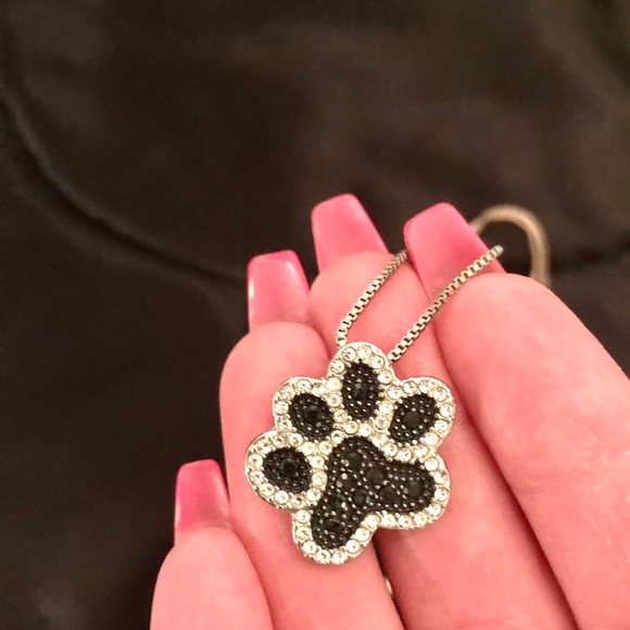 COPY - MUST HAVE PAW PRINT NECKLACE!!!🐾🐾 - Picture 4 of 10